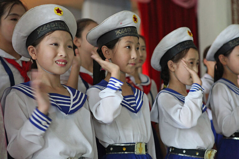 800px-North_Korea_-_Farewell_scene_(5650531547)